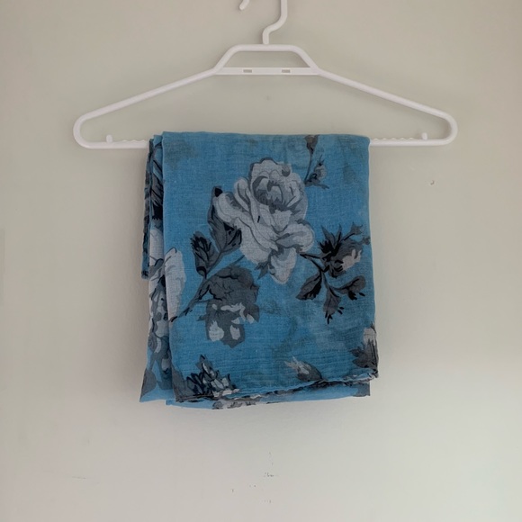 Scarves - Picture 5 of 7